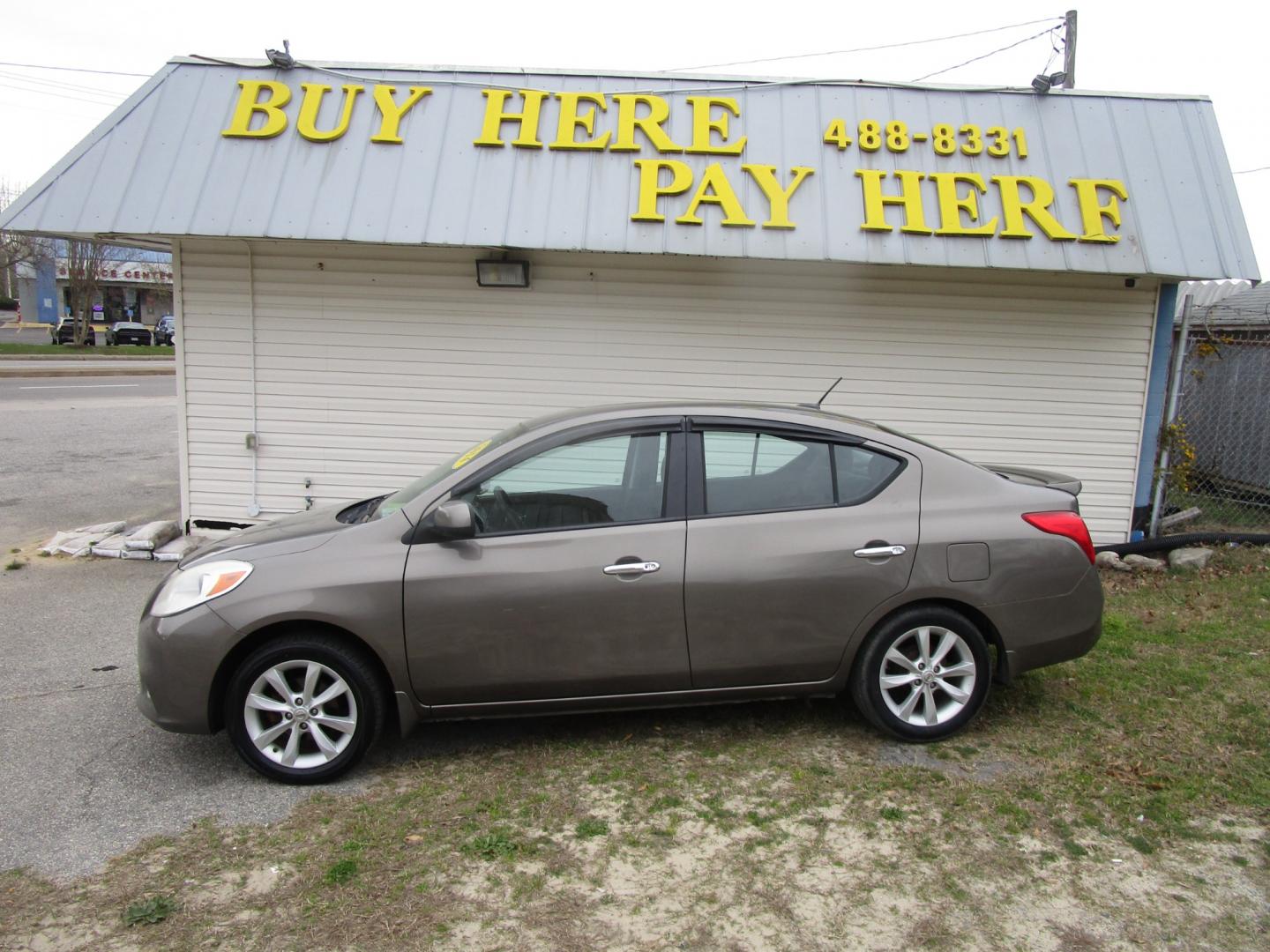 2014 Gray Nissan Versa 1.6 S 5M (3N1CN7AP6EL) with an 1.6L L4 DOHC 16V engine, 5-Speed Automatic transmission, located at 2553 Airline Blvd, Portsmouth, VA, 23701, (757) 488-8331, 36.813889, -76.357597 - Down Payment: $799 Weekly Payment: $90 APR: 23.9% Repayment Terms: 42 Months ***CALL ELIZABETH SMITH - DIRECTOR OF MARKETING @ 757-488-8331 TO SCHEDULE YOUR APPOINTMENT TODAY AND GET PRE-APPROVED RIGHT OVER THE PHONE*** - Photo#0